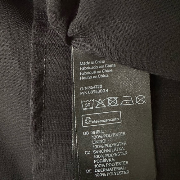 H&M Dress with Lower Back Hem. Size 6. - Picture 9 of 9